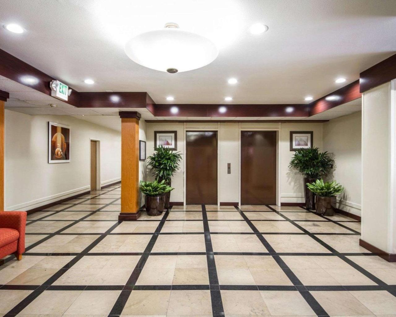 Comfort Inn & Suites Oakland Airport Exterior foto