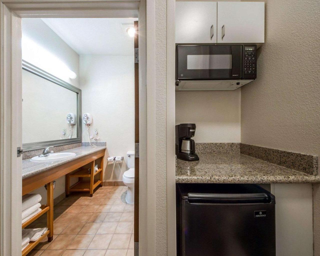 Comfort Inn & Suites Oakland Airport Exterior foto