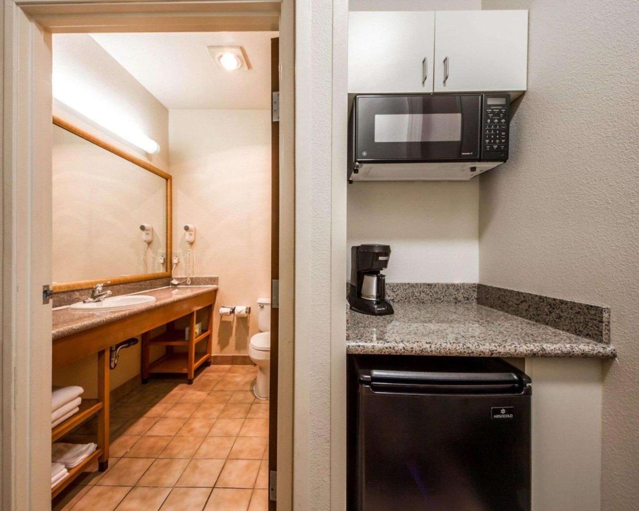 Comfort Inn & Suites Oakland Airport Exterior foto